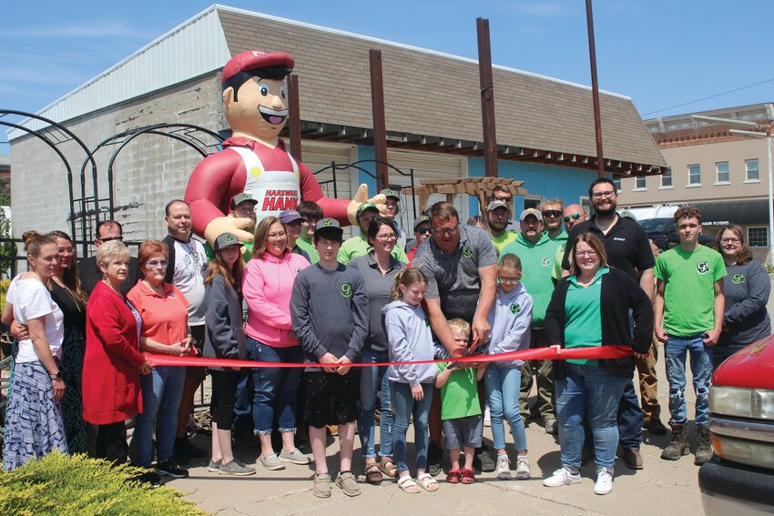 Ribbon cutting held for CJ’s Hardware Hank expansion Missouri Valley